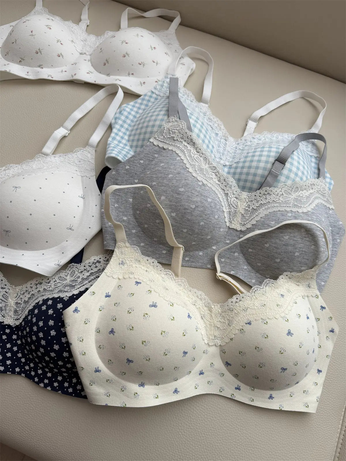 Non-Padded Lace Bra Size M-XXL, Sexy Push Up Style for Women, Comfortable Wireless Bralette AB