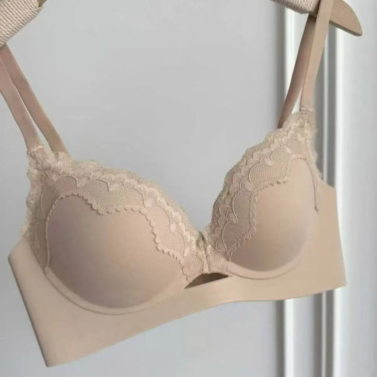 Lingerie for girls in the French style - gathers to show off large, delicate lace - comfortable bra