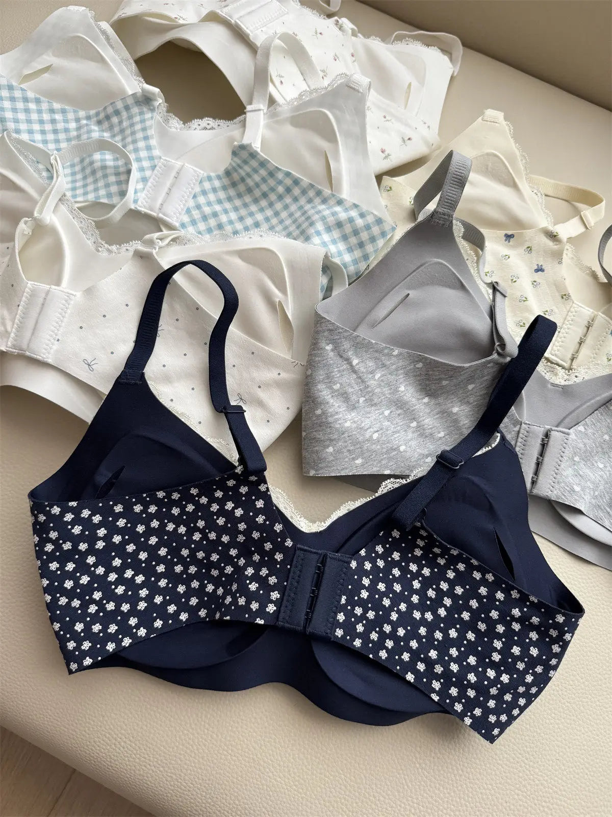 Non-Padded Lace Bra Size M-XXL, Sexy Push Up Style for Women, Comfortable Wireless Bralette AB